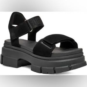 NEVER WORN UGG Ashton Lug Sandals